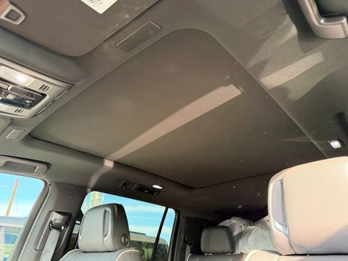 Used 2025 Cadillac Escalade ESV Sport w/ Touring Package image 28