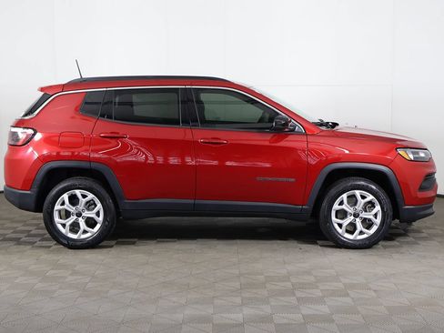 Used 2025 Jeep Compass Latitude AWD/4WD image 16