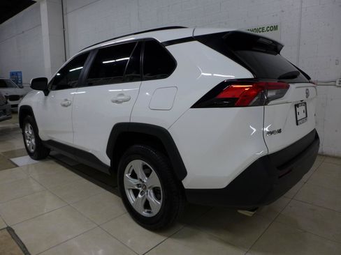 Used 2021 Toyota RAV4 XLE w/ Convenience Package FWD image 4