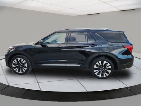 Used 2025 Ford Explorer Platinum w/ LUX Leather Package image 2