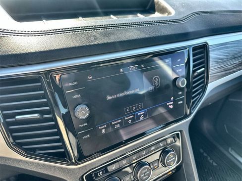 Used 2022 Volkswagen Atlas Cross Sport SE image 28