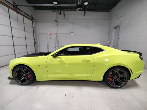 Used 2021 Chevrolet Camaro SS image 15