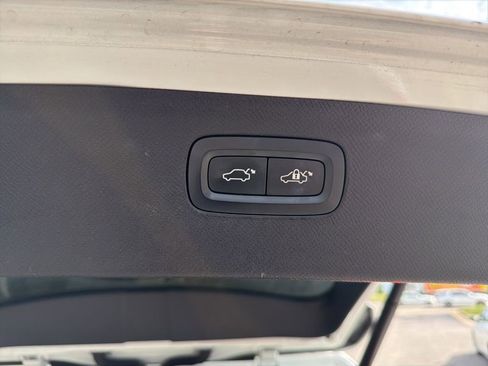 Used 2019 Volvo XC90 T6 Momentum image 9