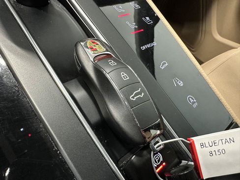Used 2023 Porsche Macan AWD/4WD image 44