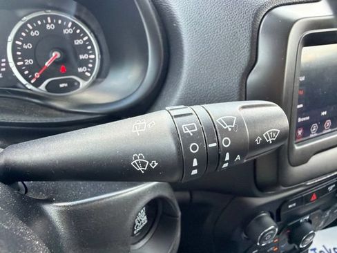 Used 2020 Jeep Renegade Latitude w/ Cold Weather Group AWD/4WD image 40