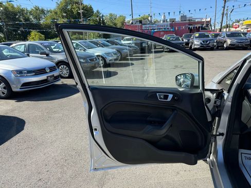 Used 2015 Ford Fiesta SE image 14