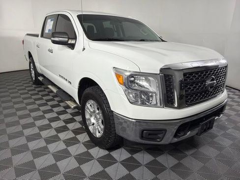 Used 2018 Nissan Titan SV AWD/4WD image 22