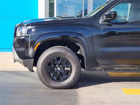 Used 2024 Nissan Frontier SV image 9