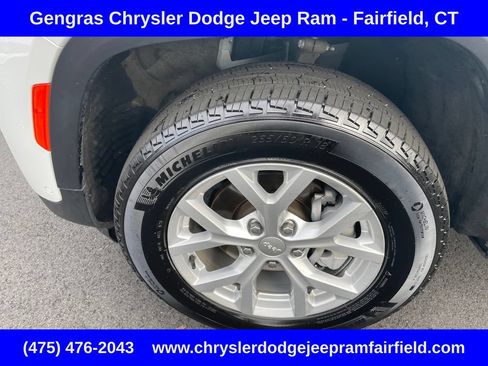 Certified 2023 Jeep Grand Cherokee Limited w/ Luxury Tech Group II AWD/4WD image 12