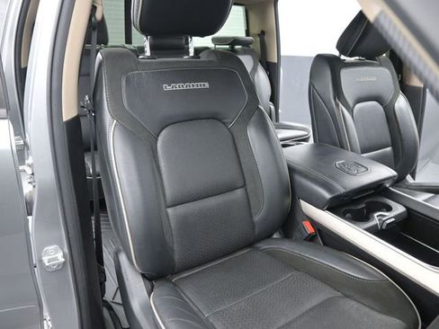 Used 2021 RAM 1500 Laramie AWD/4WD image 19