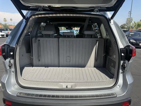 Used 2018 Toyota Highlander XLE image 27