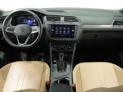 Used 2024 Volkswagen Tiguan SE image 11