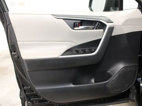 Used 2020 Toyota RAV4 XLE Premium AWD/4WD image 18