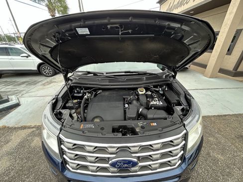 Used 2017 Ford Explorer XLT w/ Equipment Group 202A image 8