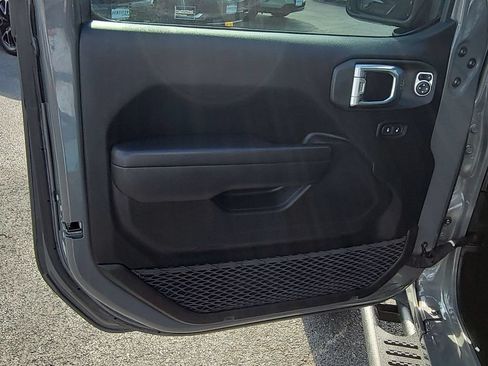 Used 2021 Jeep Gladiator Sport AWD/4WD image 21