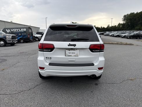 Used 2018 Jeep Grand Cherokee Altitude AWD/4WD image 7