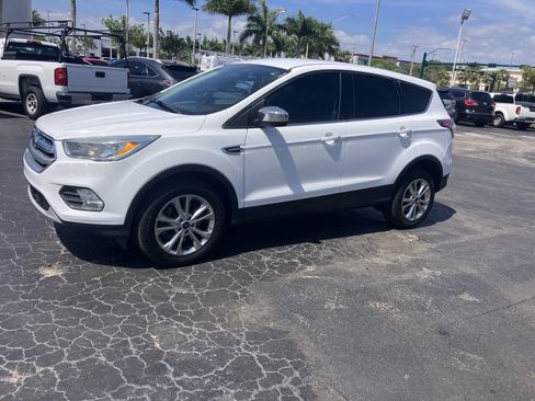Used 2017 Ford Escape SE AWD/4WD image 4