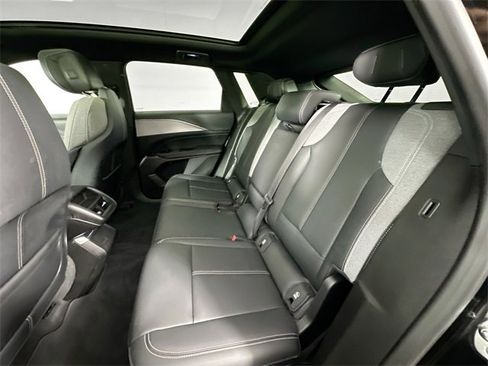 Used 2024 Cadillac Lyriq Tech image 27