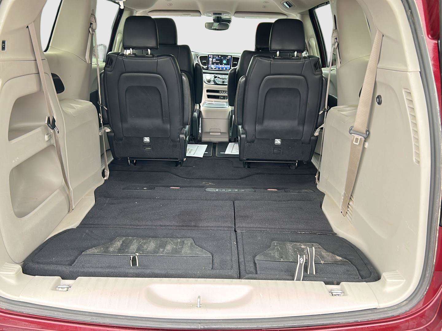 Used 2022 Chrysler Pacifica Touring-L FWD image 27