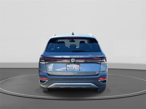 Certified 2025 Volkswagen Taos SE w/ Panoramic Sunroof Package image 3