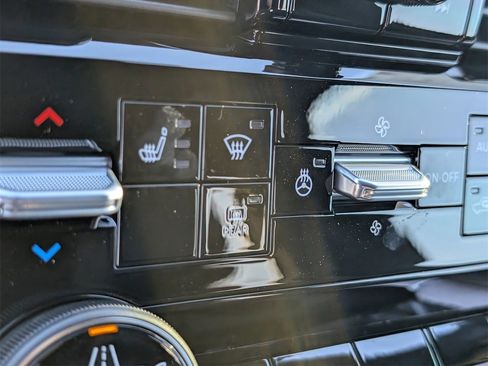 New 2026 Nissan Armada SL image 14