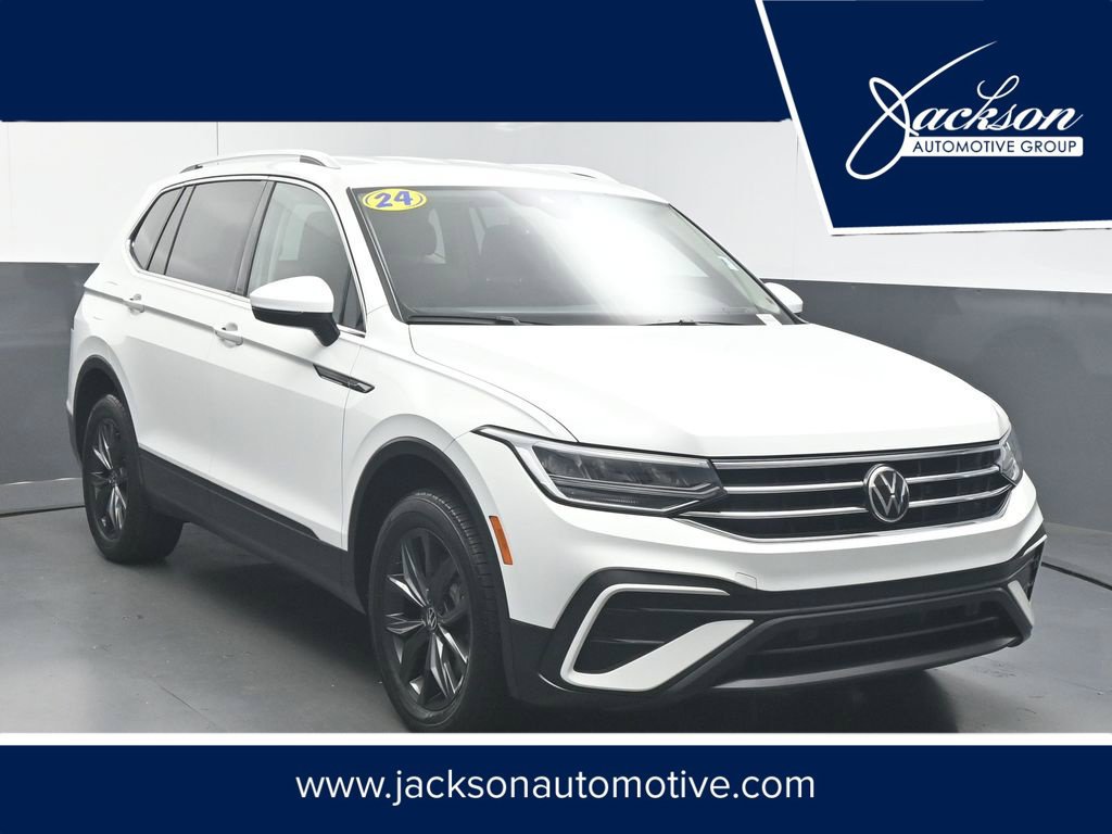 Used 2024 Volkswagen Tiguan SE FWD image 1