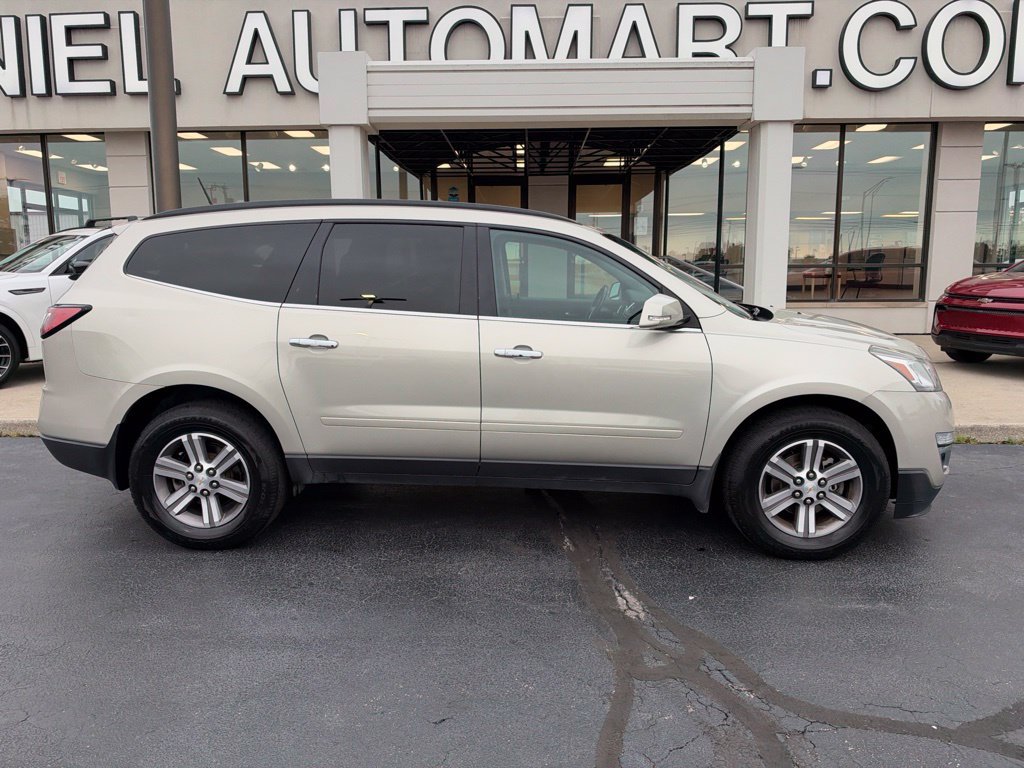 Used 2017 Chevrolet Traverse LT FWD image 2