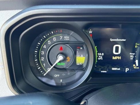 Used 2025 Jeep Wrangler Unlimited Sahara image 28