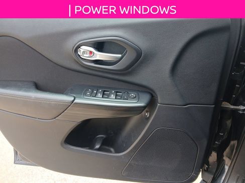 Used 2016 Jeep Cherokee Sport FWD image 11