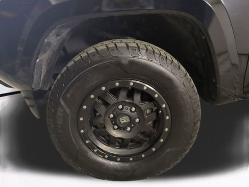 Used 2018 Toyota Tacoma SR5 image 11