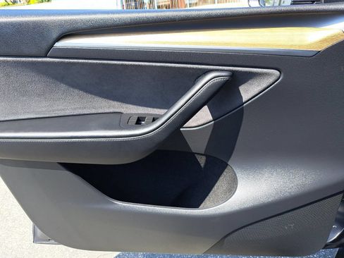 Used 2023 Tesla Model Y Long Range AWD/4WD image 29