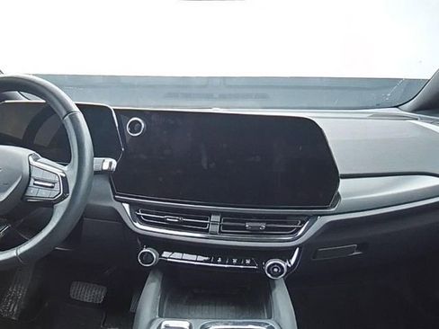 Used 2024 Chevrolet Equinox EV RS FWD image 19