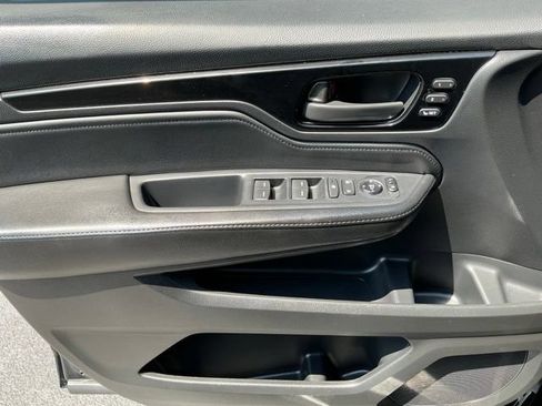 Used 2025 Honda Odyssey Touring image 12