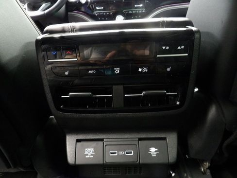 Used 2023 Acura MDX SH-AWD w/ Advance Package image 11