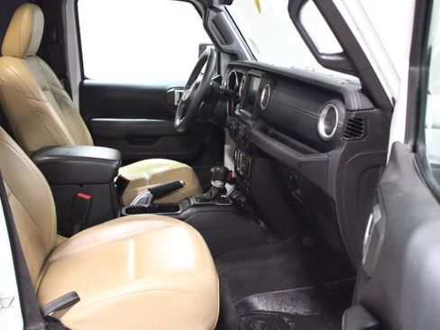 Used 2019 Jeep Wrangler Unlimited Sahara w/ Uconnect 4C Nav & Sound Group image 11