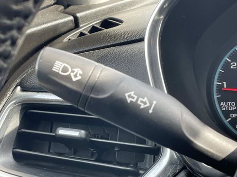 Used 2018 Chevrolet Equinox LT FWD image 23