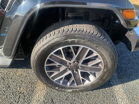 Used 2022 Jeep Wrangler Unlimited Sahara image 9