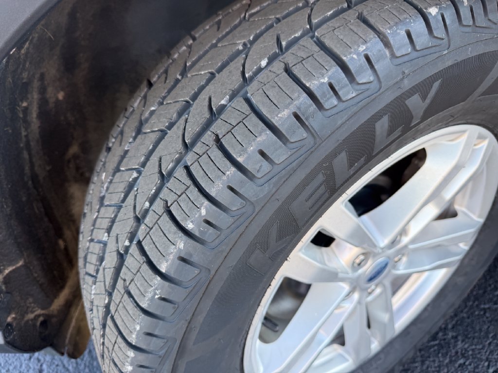 Used 2022 Ford Explorer XLT w/ Equipment Group 202A AWD/4WD image 16