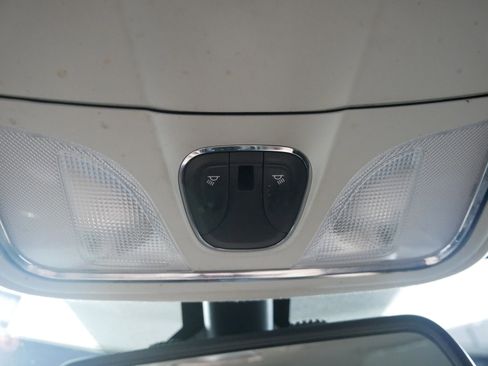Used 2017 Jeep Cherokee Latitude w/ Cold Weather Group AWD/4WD image 32
