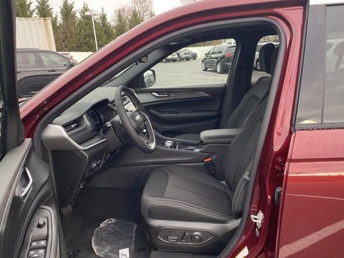 New 2025 Jeep Grand Cherokee L Laredo image 15