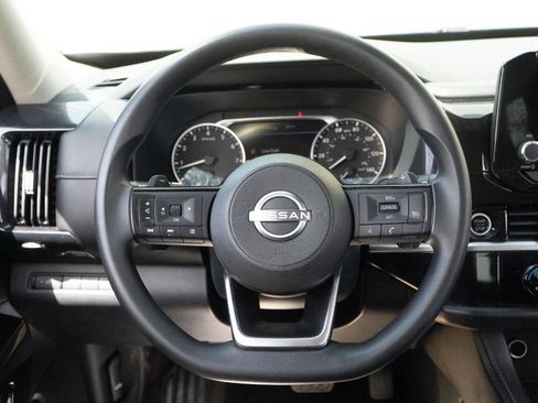 Used 2022 Nissan Pathfinder S AWD/4WD image 34