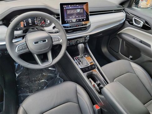 Used 2023 Jeep Compass Limited image 38