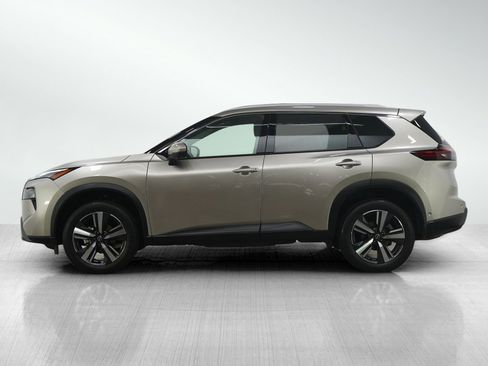 Used 2025 Nissan Rogue SL image 2