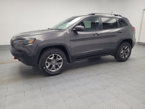 Used 2019 Jeep Cherokee Trailhawk AWD/4WD image 2