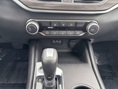 Used 2025 Nissan Altima 2.5 SV FWD image 25