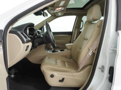 Used 2018 Jeep Grand Cherokee Limited image 19