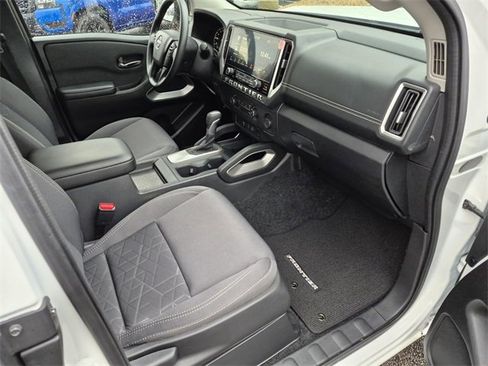 Certified 2025 Nissan Frontier SV image 9