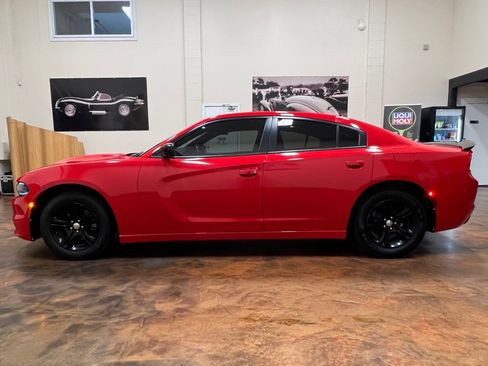 Used 2020 Dodge Charger SXT w/ Leather Interior Group RWD image 6