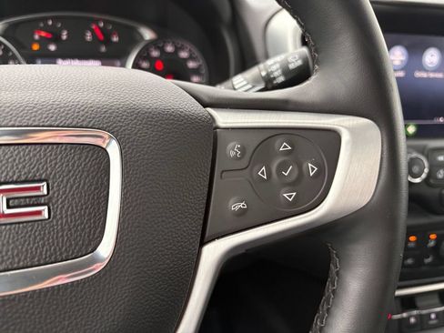 Used 2024 GMC Terrain SLT AWD/4WD image 17
