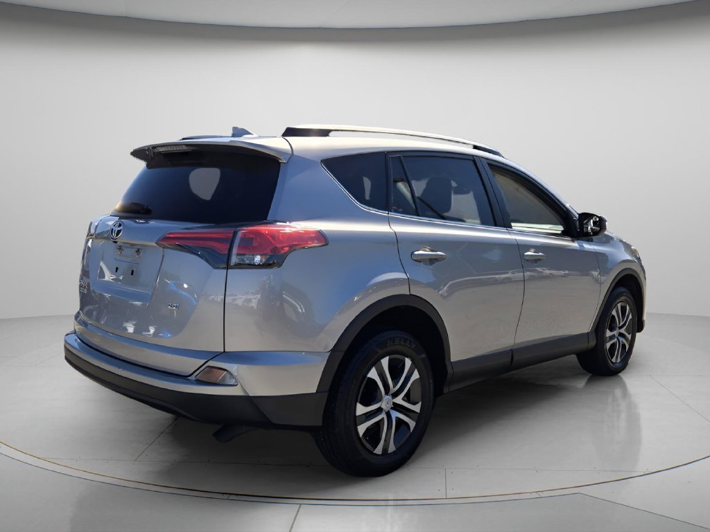 Used 2017 Toyota RAV4 LE FWD image 8